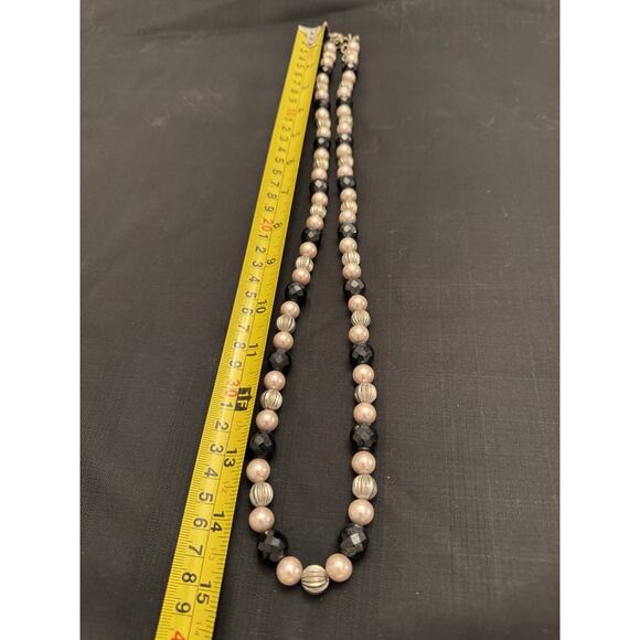 Necklace With Pearls, Onyx, And Silver Toned Beads. - Picture 2 of 3